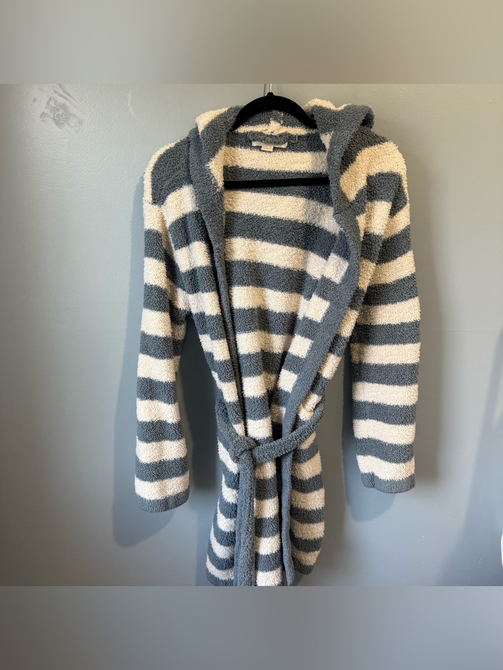 Barefoot Dreams CozyChic hooded robe in a blue and white striped pattern size 1